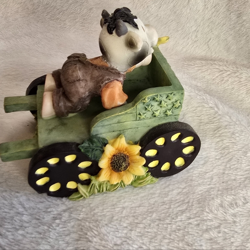 Charming Cow Figurine on Green Wagon Y2K - Picture 4 of 7